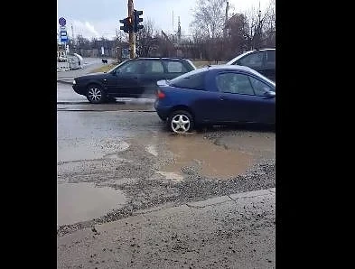 Как да осъдим общината заради щети от дупки по пътищата?