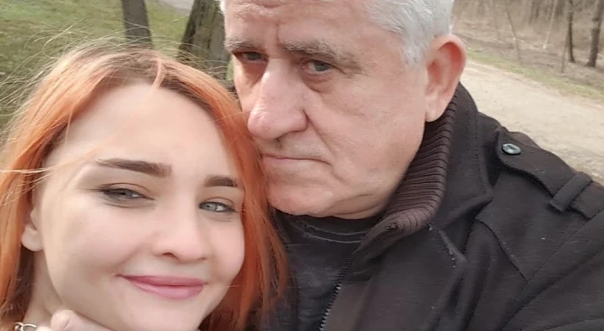 Тийнейджърката Верджиния роди от 64-годишен бизнесмен (СНИМКИ)