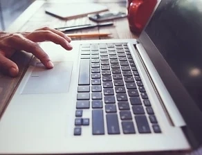 Служителите у нас се задържат от 3 до 5 години на едно работно място