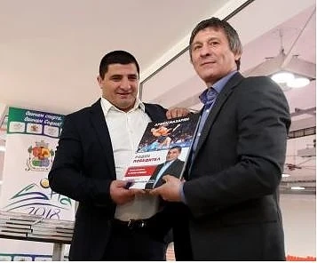 Армен Назарян с отличие за заслуги