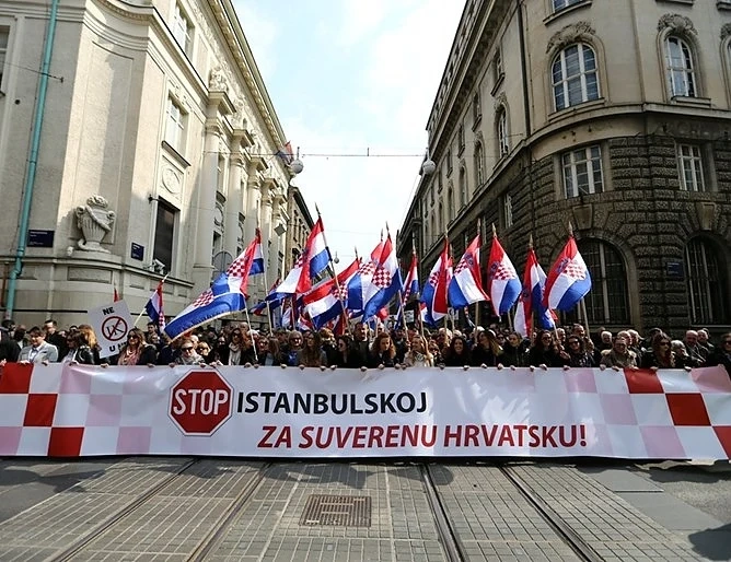 Над 10 000 протестират в Загреб срещу Истанбулската конвенция