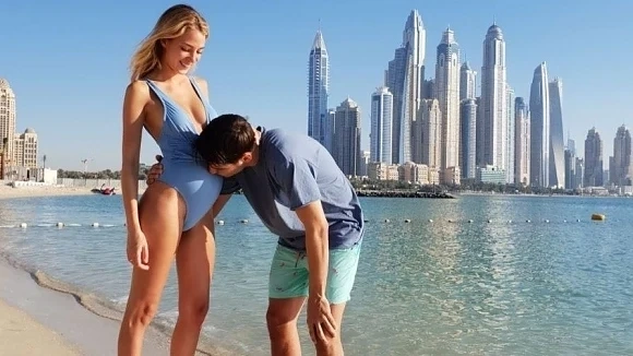 Звездата на Челси Алваро Мората почива в Дубай  