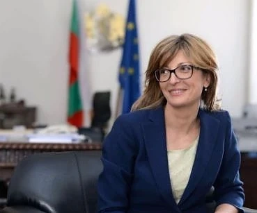 Външно пръсна 4,8 млн. лева за самолетни билети