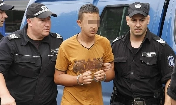 Изправят пред съда ученика Иван, заклал Никол в асансьора
