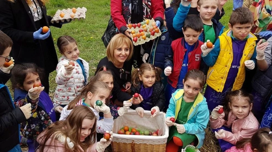 13 000 ваучера за храна тръгнаха към пенсионерите по инициатива на Мая Манолова
