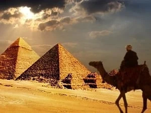 В египетски гробници откриха следи от извънземни 