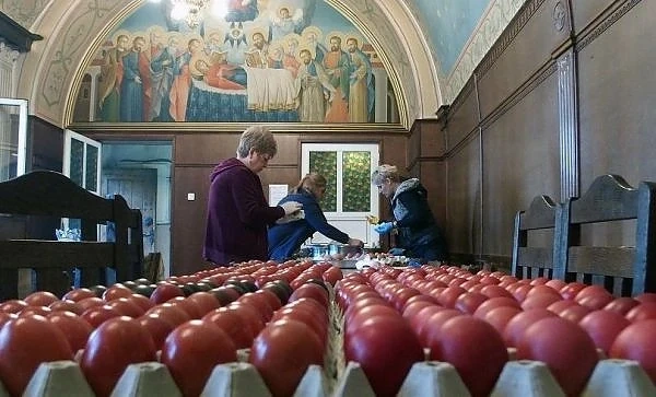 Боядисаха 2 500 яйца в Бачковския манастир