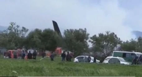 Военен самолет се разби в Алжир, има много загинали (СНИМКА)