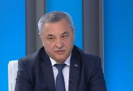 Валери Симеонов: Ще предложим разрешение на тютюнопушенето в обособени помещения 
