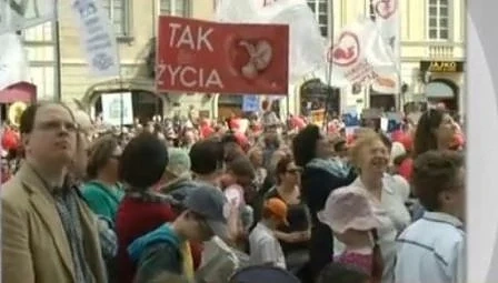 Многохиляден протест против абортите в Полша