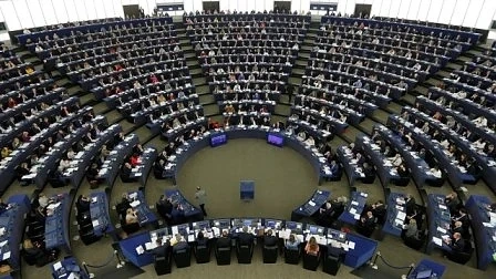 Еманюел Макрон се изправя пред Европейския парламент