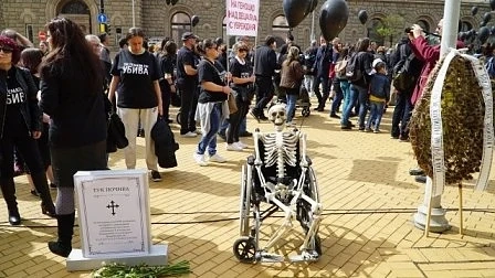 Родители на деца с увреждания погребаха надеждата