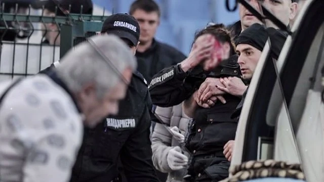 Задържаха заподозрян за хвърлената бомбичка, ранила полицаи 