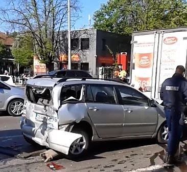 Два автобуса и пет коли се удариха в София (СНИМКА)