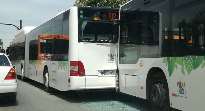 Катастрофа между два автобуса в София! 