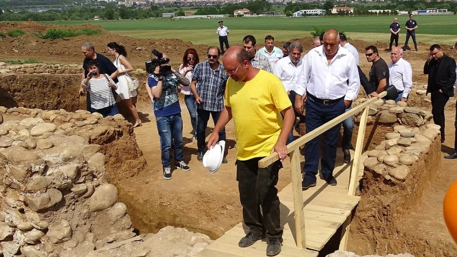 Замразиха строежа на АМ \