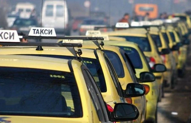 Такситата заплашват да станат нелегални
