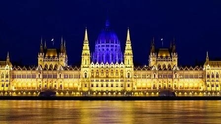 Протести в първия ден на новия унгарски парламент