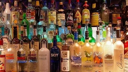 ЕП предлага алкохола да се продава с подробни етикети за калориите в него