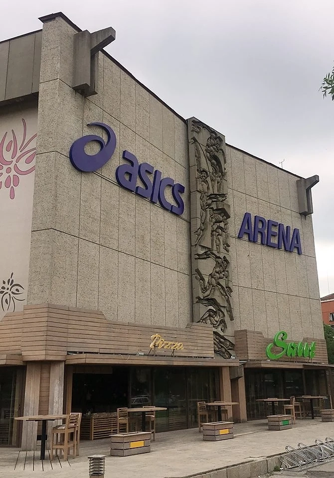 Превърнаха зала \