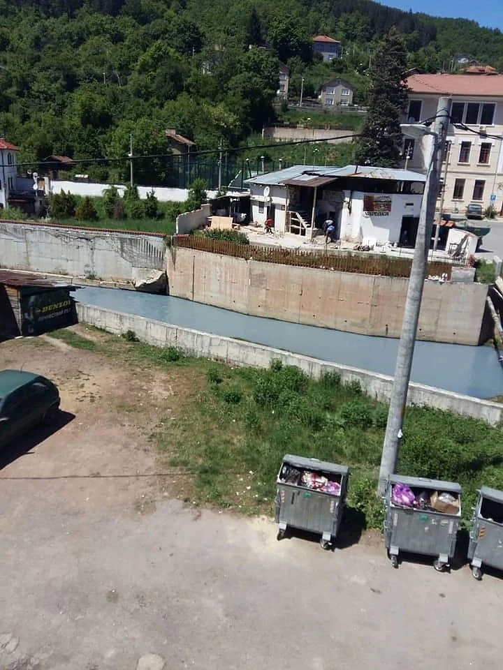 Силно замърсяване на Река Ерма в района на Трън (СНИМКИ) 
