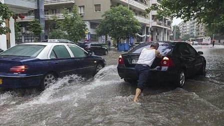 Проливни дъждове в Солун