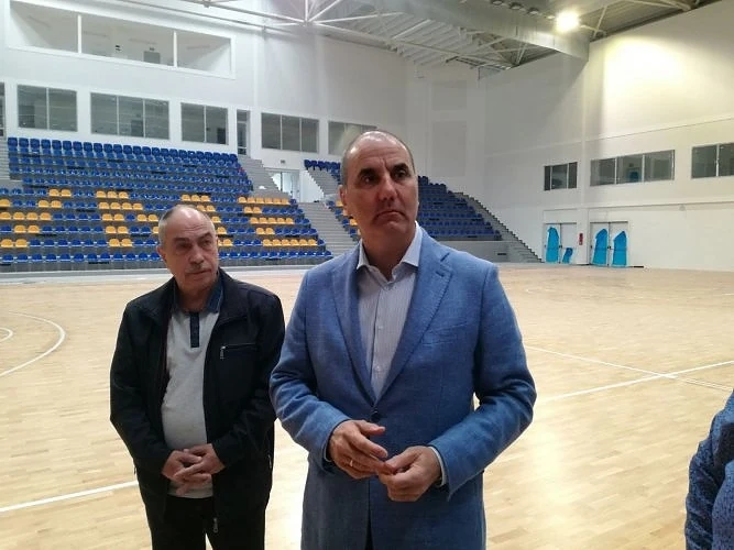 Цветан Цветанов посети новата спортна зала „Арена Шумен“
