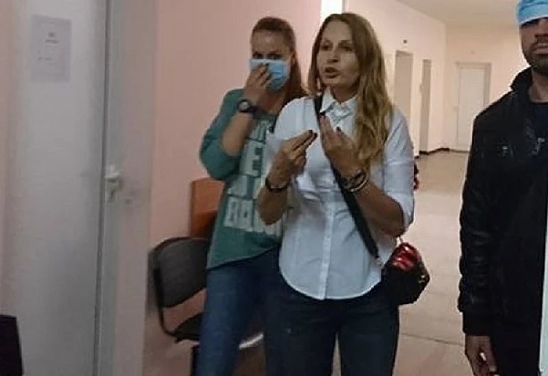 Беновска крещи и се прави на важна в ИСУЛ (СНИМКИ)