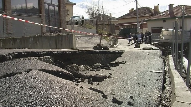 Укрепват свлачището в село Плетена