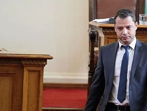 Делян Добрев: До декември разваляме договорите с американските централи
