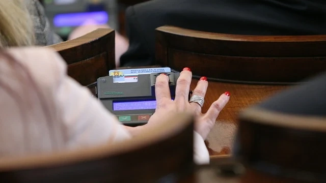 Парламентът прие на първо четене промени в Закона за обществените поръчки