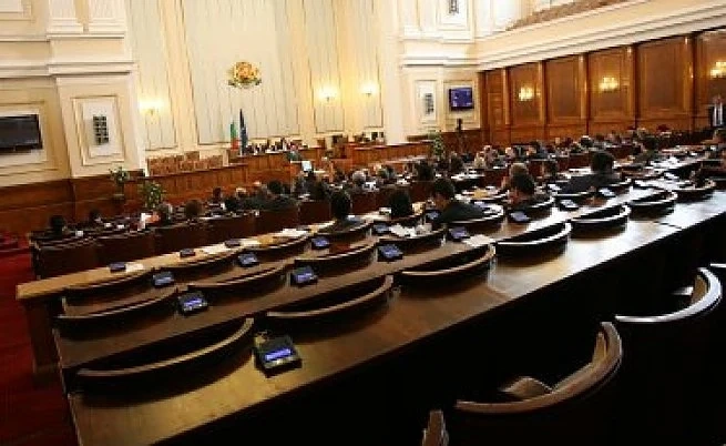 Отпадна пълната промяна на самоличност на защитен свидетел