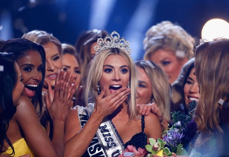23-годишна блондинка е новата \