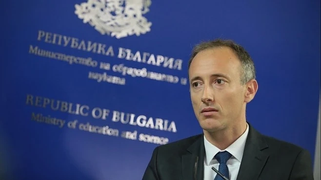 Министър Вълчев: Имаме ангажимента да увеличаваме инвестициите в образованието