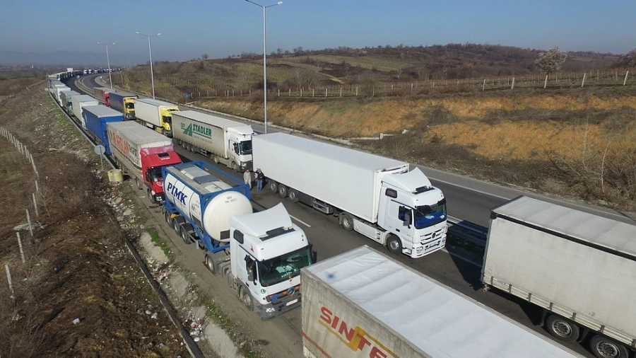 Натоварен е трафикът на границата с Турция