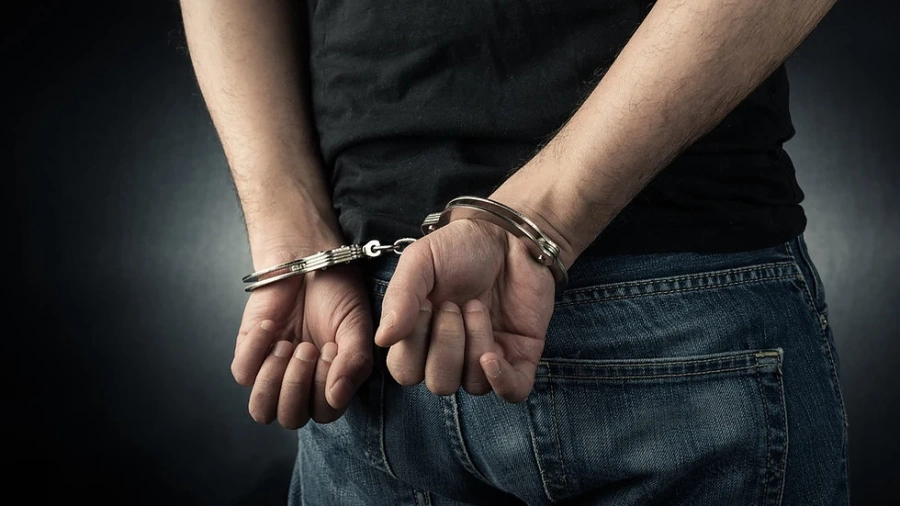 Задържаха мъж, склонявал към проституция непълнолетни 