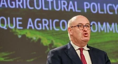 Еврокомисарят по земеделие Фил Хоган на посещение в България