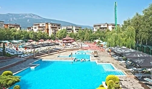 Чиста ли е водата в басейните в началото на сезона?
