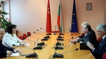 Корнелия Нинова се срещна с американския посланик