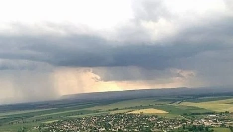 Днес слънчево с максимални температури между 28° и 33°. Над западните райони може да вали