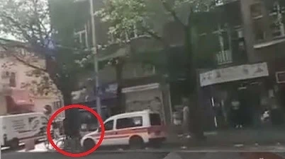 Велосипедист наряза гумите на линейка в София, спряла на велоалея