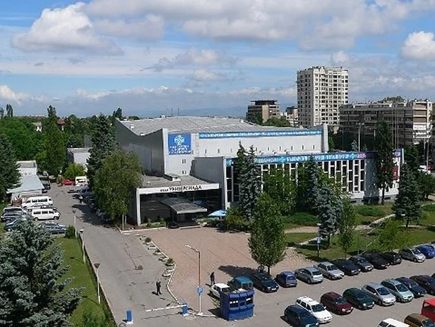 ЧСИ продава зала „Универсиада”