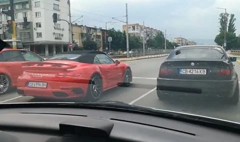  Джигити летят по \