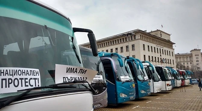 Автобусни превозвачи в цялата страна излизат на протест