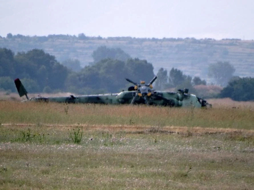 Погребват двамата пилоти с военни почести