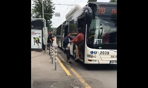 Бой в автобус за Люлин (ВИДЕО)