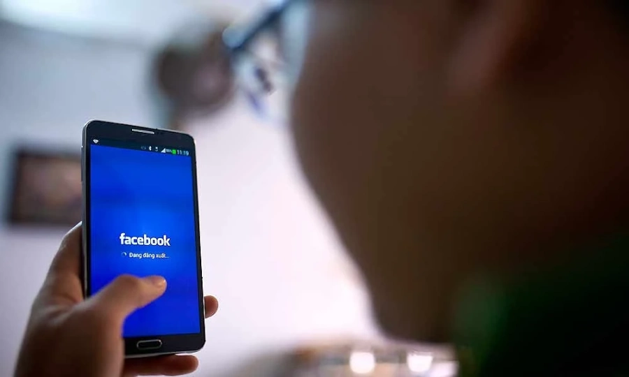 Facebook няма да показва оръжейни реклами на лица под 18 години