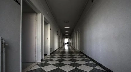 Не достигат места в психодиспансерите и в страната