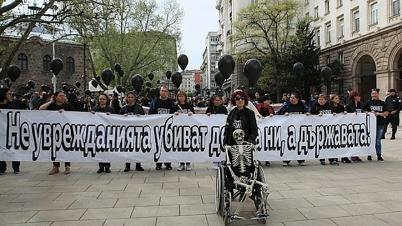 Протестиращите майки ще съдят хората, които ги дискриминират