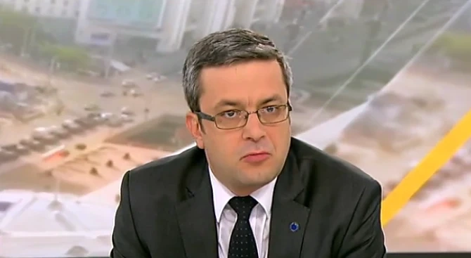 Тома Биков: Тишината понякога е по-добра от патриотичните речи